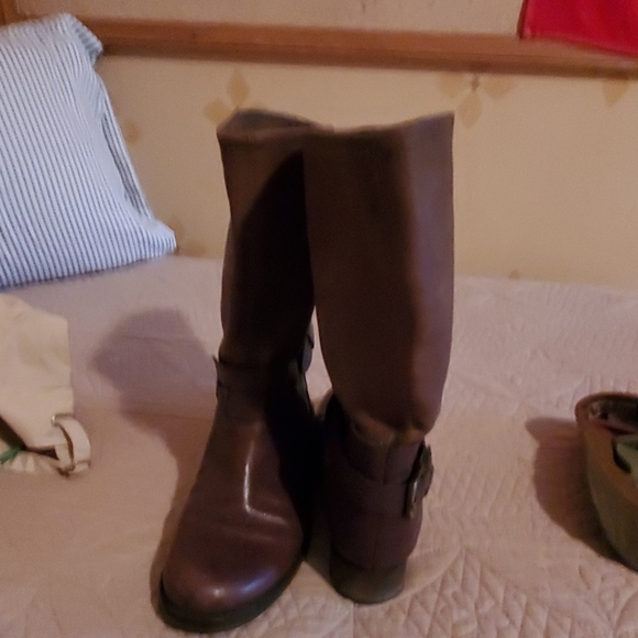 Bootz - Picture 3 of 3